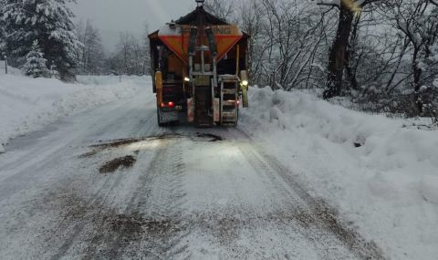 439 снегорина почистват републиканските пътища - 1