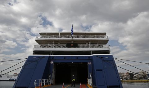Фериботите в Гърция спират работа - 1