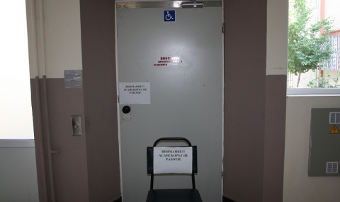 Криминална полиция подхвана случая с асансьора в Медицински център ІІ - 1