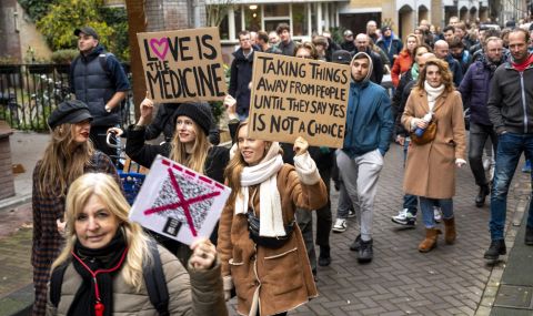 Продължават протестите в Нидерландия - 1