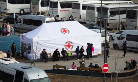 Екипът на МКЧК е освободен, след като бе блокиран на път за Мариупол - 1