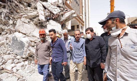 Най-малко двама души загинаха при ново срутване на сграда в Иран - 1