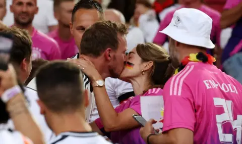Бивша журналистка награби селекционера на Германия след мача - 1