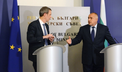 Борисов: Бежанците са едно, борбата с тероризма е друго - 1