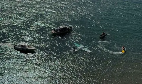 Plane crashes into ocean near US beach - 1