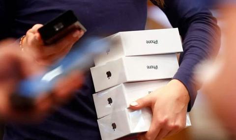 Apple сваля цените на iPhone - 1