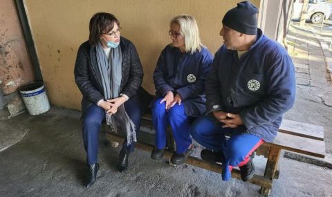 Нинова: Във ВМЗ Сопот започна прилагане на социалния пакет, ще има и 4 медицински пункта  - 1