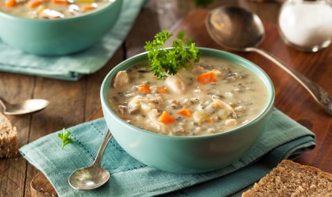 Рецепта на деня: Питателна пилешка супа в уред за бавно готвене - 1