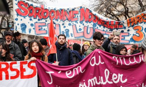 В протестите и стачките във Франция срещу пенсионната реформа са участвали 440 000 души - 1