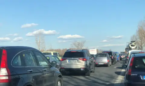 A chain accident hinders traffic on the Trakia Motorway  - 1