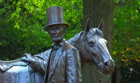 Откраднаха шапката на президента Ейбрахам Линкълн (СНИМКА) - 1