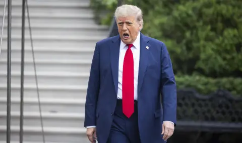 US senator seeks to limit Trump's war powers on Iran  - 1