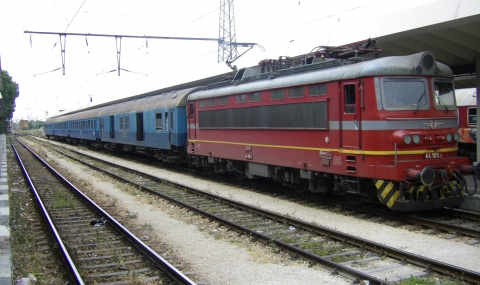 Движението на влаковете между гарите Петърч и Костинброд е възстановено - 1