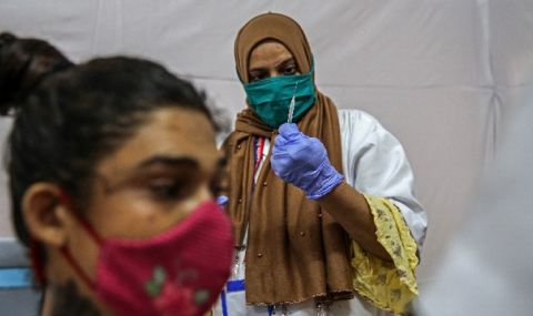 Индия ваксинира срещу COVID-19 10 млн. души за ден - 1