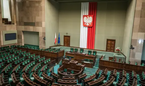 След антисемитски инцидент висши полски лидери празнуват Ханука в парламента - 1