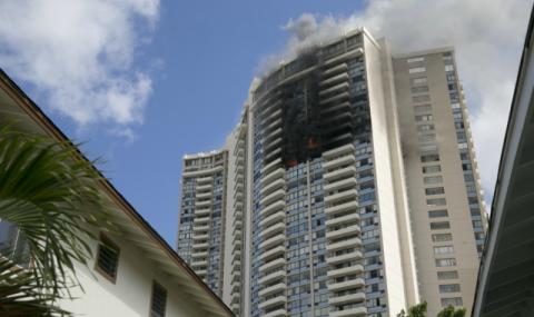 Трима загинали при пожар във висока сграда - 1