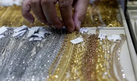 Gold price hits all-time high  - 1