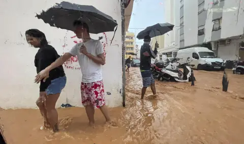 Проливни дъждове в Испания предизвикаха наводнения и евакуации - 1