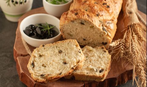 Рецепта на деня: Домашен хляб с маслини - 1
