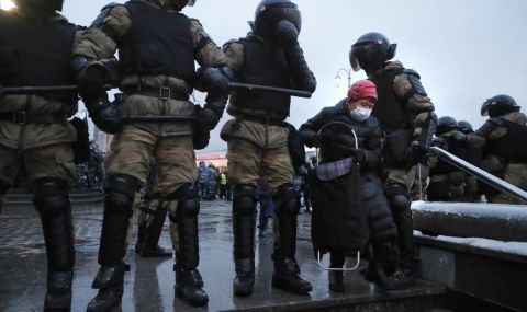 Захариева осъди арестите на протестите за Навални - 1