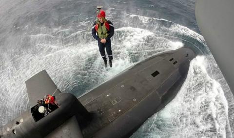Френският президент се качи на атомна подводница - 1