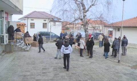 Раздават климатици на семействата, засегнати от наводнението в Карловско - 1