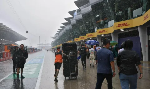 Rain blocks Formula 1: Race start postponed due to dangerous conditions - 1