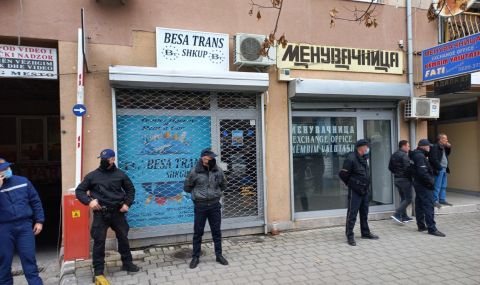 Полиция обгради офиса на автобусната фирма в Скопие - 1