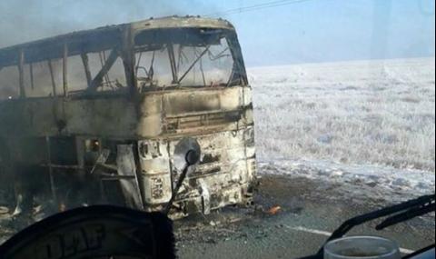 Ад! 52 загинаха при запалване на автобус - 1