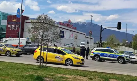 Полицай пострада при катастрофа с патрулка в София - 1