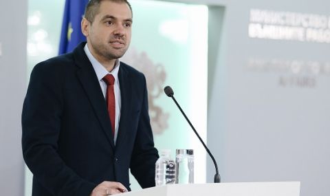 От МВнР: Сформиран е кризисен щаб за Украйна, има и план за евакуация на българите  - 1