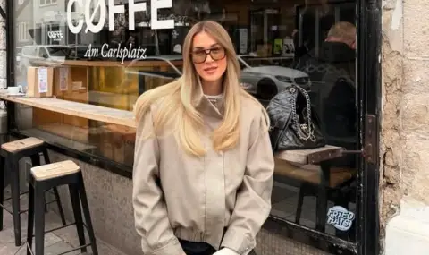 Тази красавица плаче на трибуните след победата над Италия - 1