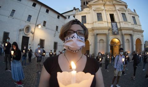 Близки на умрели от коронавирус в Италия искат съд за нехайство на властите - 1
