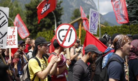 Антиглобалисти протестираха в Германия срещу Г-7 - 1