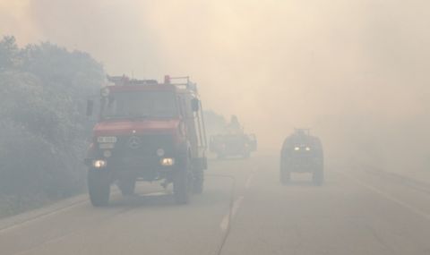 Над 100 горски пожара са избухнали в рамките на 24 часа в Гърция  - 1