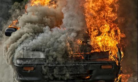 Две коли, камион и трактор изгоряха в Пловдивско - 1