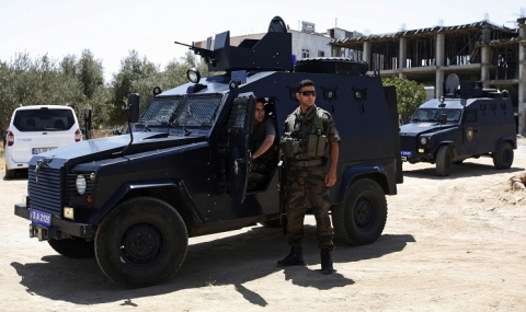 В Турция продължават арестите на военни - 1