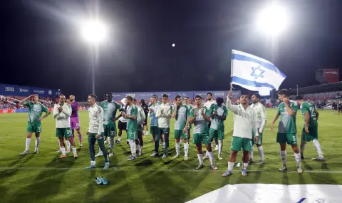 Поискаха изхвърлянето на израелски отбор от Европа заради скандален транспарант - 1