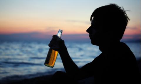 Ученици в Бургас се наливат с алкохол! Пият от 13-годишни - 1