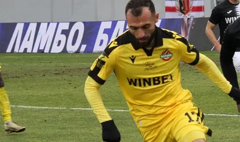 Български национал реши да се откаже от бонуси и да остане в Ботев Пд  - 1