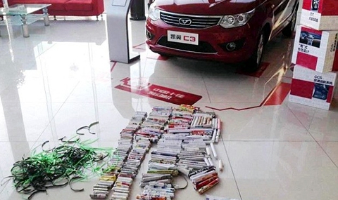 Китаец си купи кола със 150 кг монети - 1