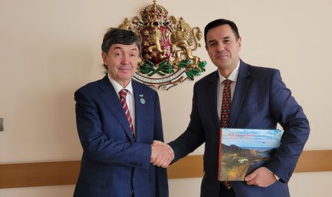 Министър Никола Стоянов посрещна посланика на Казахстан у нас Темиртай Избастин - 1