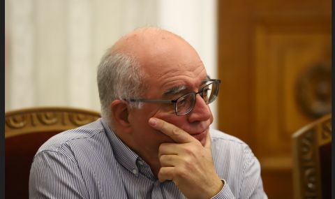 Социолог: Радев се е хванал за главата, защото две години, се занимава с нещо, което не му е работата - 1