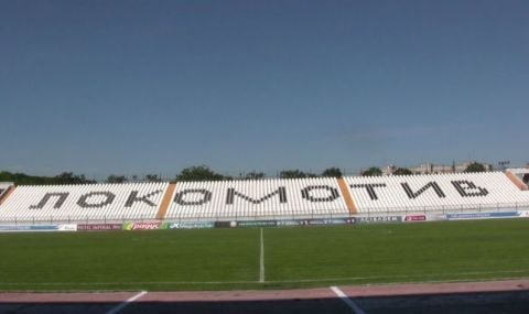 Крушарски: Tеренът на стадион "Локомотив" ще бъде обновен, гледаме оферти с отопление - 1
