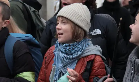 Венеция изгони и глоби Грета Тунберг за оцветяване на Големия канал в зелено (СНИМКИ) - 1