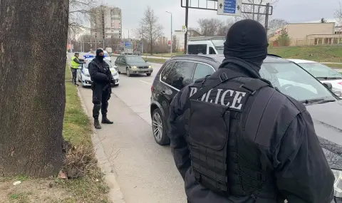 Спецакция и арести на СДВР в столичния квартал "Левски" - 1