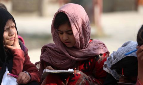 Талибаните разплакаха афганистанските момичета - 1