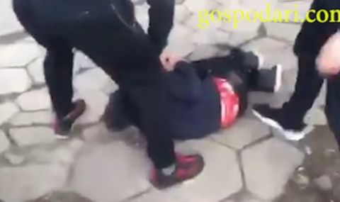 Само във Фрог: Задържаният за убийството на бившия полицай - засечен във видео за побой (18+) - 1