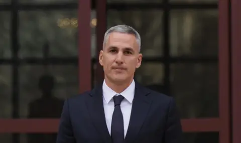 Андрей Гюров представя състава на кабинета си пред президента Йотова