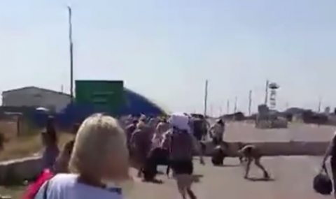 Украинци бягат към Крим (Видео) - 1